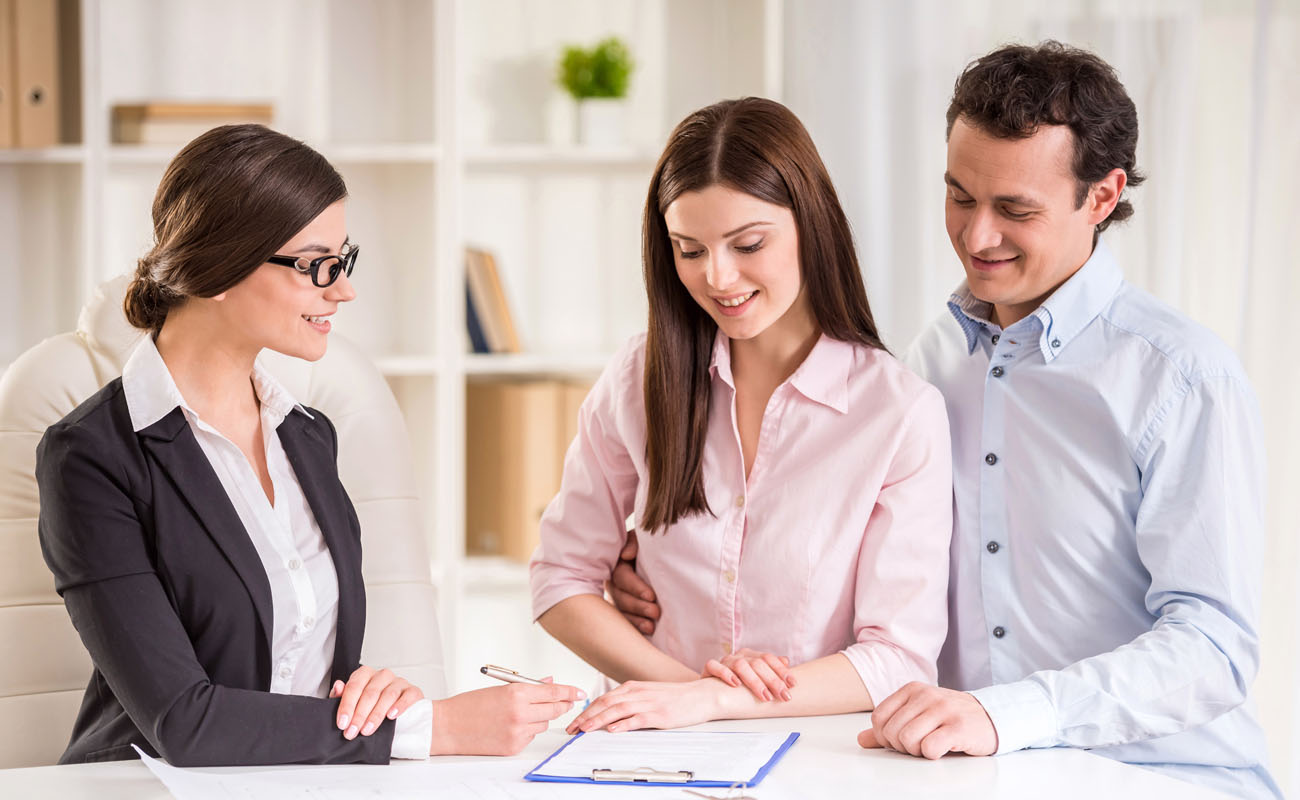 Realtor discussing to couple clients.